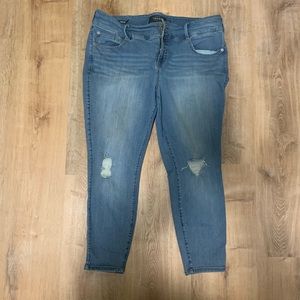 Distressed Super Skinny Jeggings